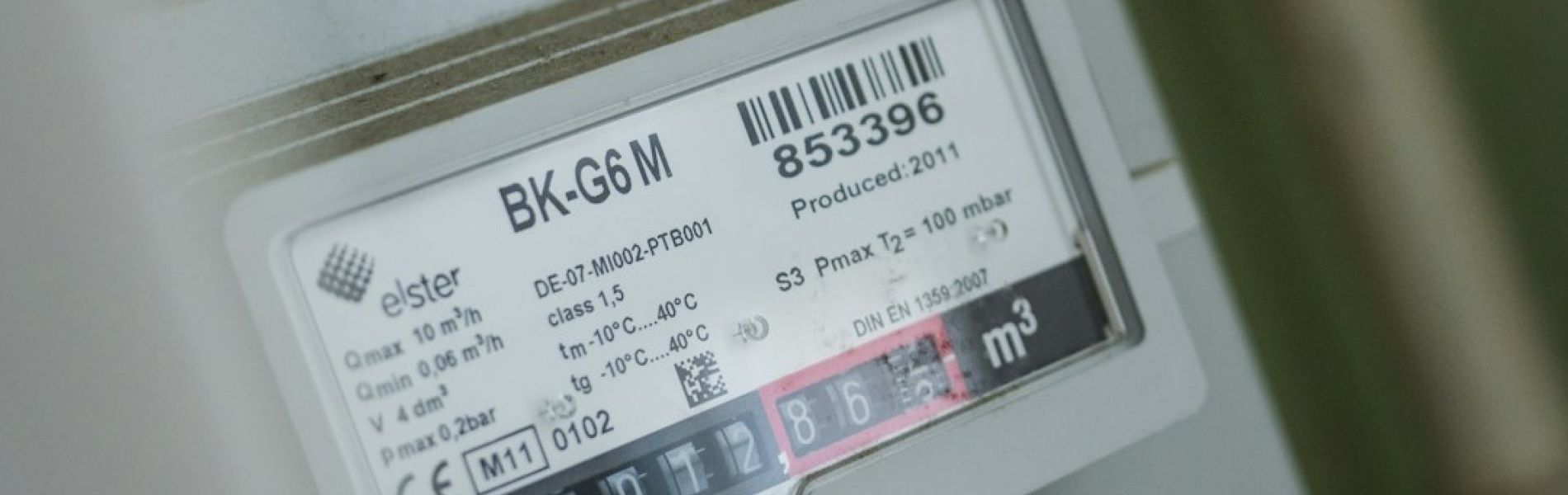 Contador inteligente de gas BK-G6M con pantalla digital mostrando consumo medido en metros cúbicos